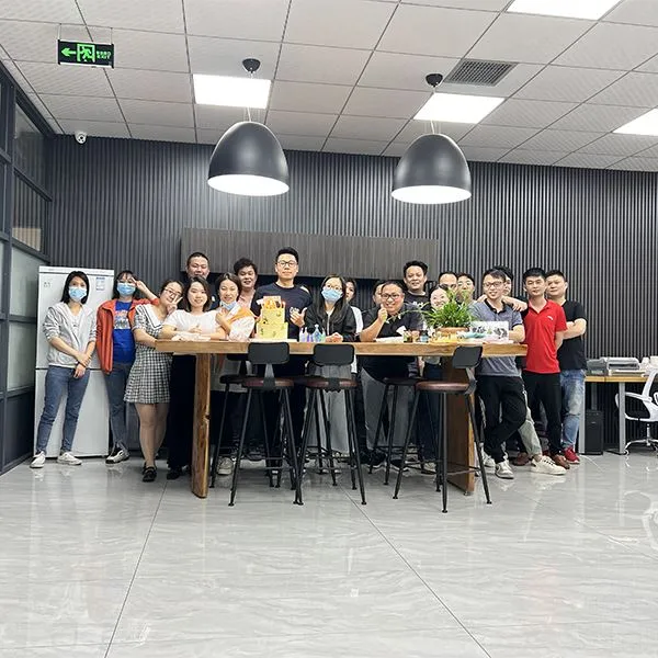 Șeful nostru a sunat la petrecerea de naștere a lui Gary